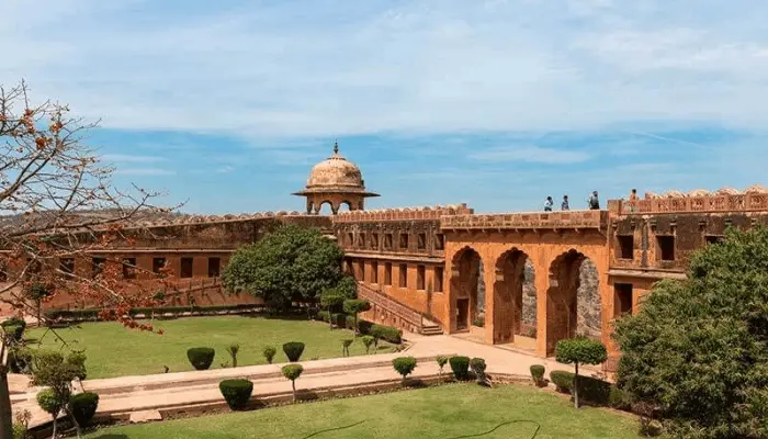 jaigarh fort jaipur image best place to visit in jaipur 
