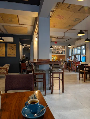 curious-life-coffee-roasters interior image